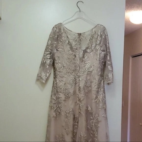 La Femme Lace V Neck A-Line Dress - Picture 5 of 8